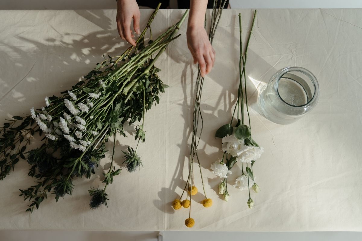 鎌倉市でバルーンフラワーを配送・受取するイメージ