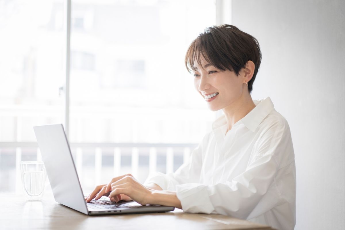 福井市で胡蝶蘭を配送・設置するイメージ